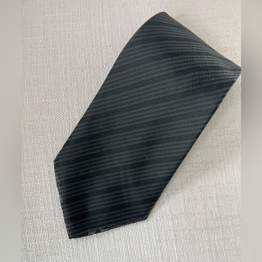 Black DKNY men’s neck tie tone on tone